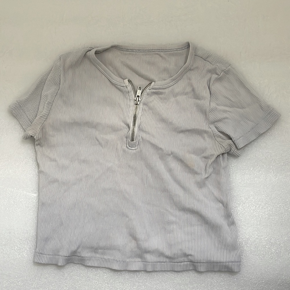 HALF ZIP CROP TOP